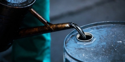 Petróleo fecha com alta de US$3 com interrupção em Yanbu e cancelamentos de cargas sauditas