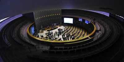 Câmara aprova fim da escala 6x1, texto segue para o Senado
