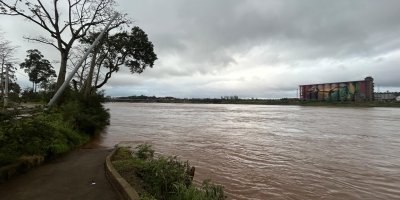 Rio Taquari ultrapassa cota de inundação e acende alerta no RS