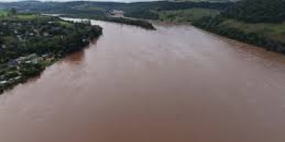Rio Grande do Sul entra em alerta vermelho para inundação do Rio Uruguai; chuva forte deve continuar
