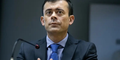 Governo prepara medida para restringir financiamentos em moeda estrangeira a Estados, diz Ceron