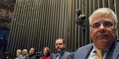 CNN: Após prisão de Bolsonaro, oposição ocupa plenários da Câmara e do Senado