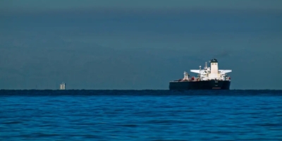 Navios que cruzam Ormuz precisam de autorização da Guarda, diz autoridade do Irã