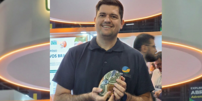 Jornalista Guilherme Dorigatti, do Notícias Agrícolas, é premiado com o Troféu Imprensa IOB, do Instituto Ovos Brasil