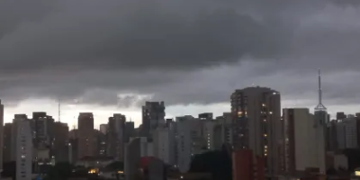 Frente fria mantém chuva em São Paulo e derruba temperaturas no Sudeste