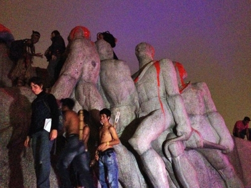 Movimento às Bandeiras - Foto 1