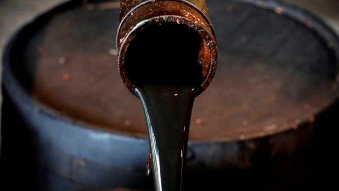 Petróleo sobe mais de 2% nesta 5ª feira com novos temores sobre a oferta