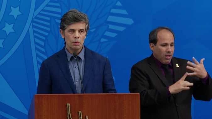 Em pronunciamento, Nelson Teich diz que saúde e economia não competem entre si
