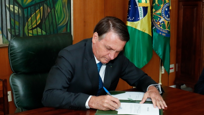 Bolsonaro confirma Kassio Nunes ao STF e defende escolha: "Está levando tiro"