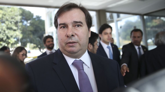 Para Maia, governo já deveria ter fechado fronteiras e imposto mais restrições à circulação de pessoas
