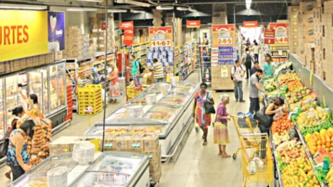 Intenção de consumo das famílias recua em maio, diz CNC