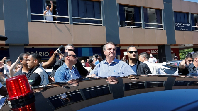 Bolsonaro diz que Brasil está na iminência de reabrir comércio