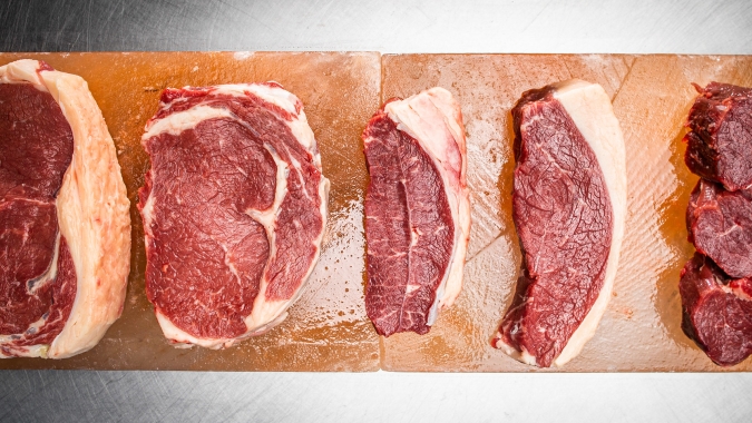 Preços obtidos na exportação total de carne bovina continuaram em queda em março, diz Abrafrigo