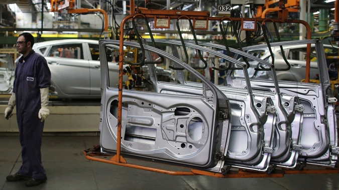 GM e Volks reabrem duas fábricas no País