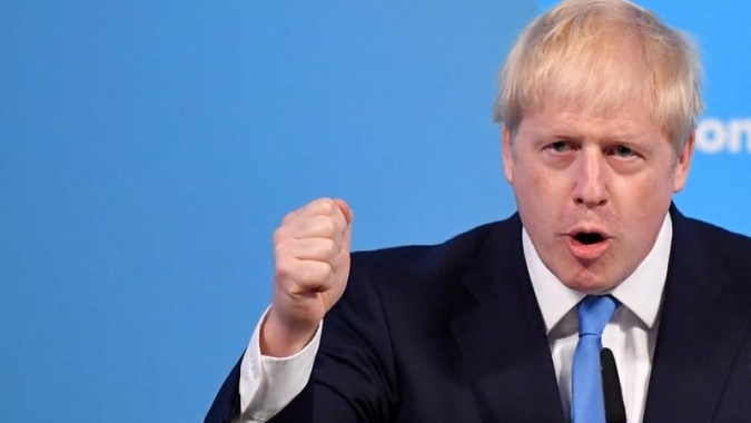 Vida normal não voltará pelo menos até novembro, diz premiê britânico