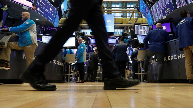 Wall St encerra em alta com impulso de Boeing e atenção a estímulos