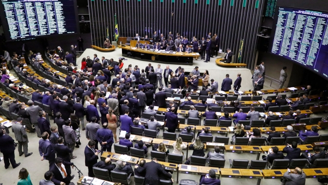 Câmara aprova texto-base do projeto que regulamenta Imposto sobre Bens e Serviços