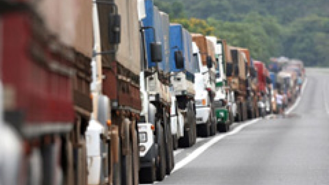 Ministério da Economia tenta limitar gasto fora do teto com auxílio caminhoneiro e vale gás