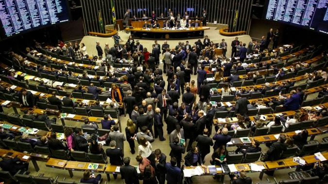 Câmara aprova projeto que permite a privatização dos Correios