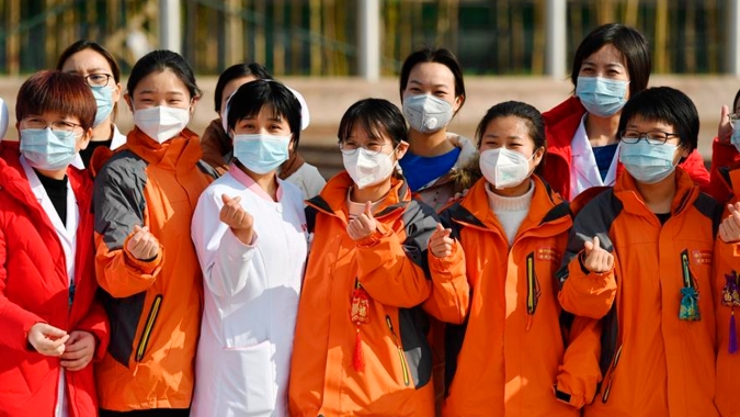 China aumenta proteção de médicos contra revolta e violencia de infectados pelo coronavírus