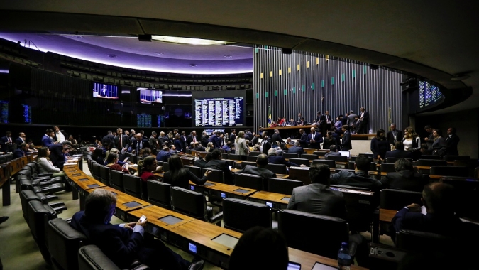 Deputados concluem votação do Código Eleitoral e incluem quarentena para juízes e militares