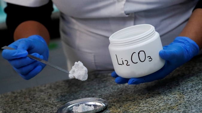 Preço de matéria-prima para baterias de veículos elétricos atinge recorde na China