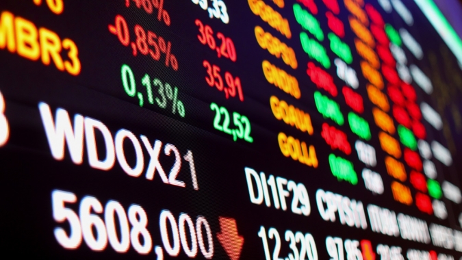 Ibovespa começa julho abaixo dos 98 mil pontos sem alívio em preocupação com economia