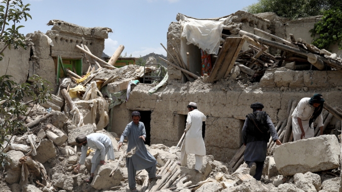 Taliban diz que trabalho de resgate está quase no fim um dia após terremoto matar 1.000 pessoas