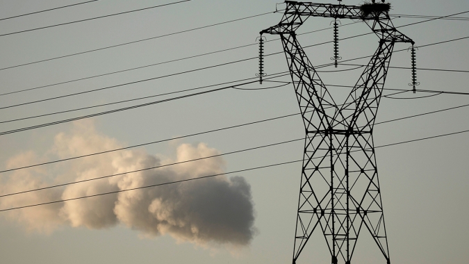 Serviços de emergência e empresas pressionam UE a proteger redes contra cortes de energia