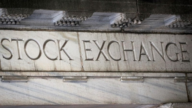 Wall Street fecha em queda e Dow Jones encerra a maior série de ganhos desde 1987