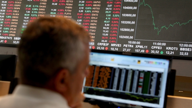 Mercados iniciam semana em alta com ganhos em todos os setores