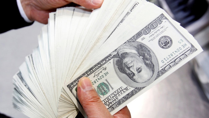 Dólar à vista fecha em alta de 1,96%, a R$5,5899 na venda