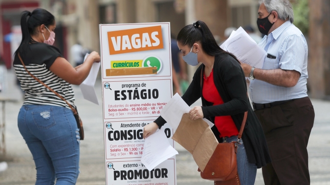 Brasil cria 2 milhões de empregos formais em 2022, 26,6% a menos que em 2021