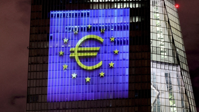Empresas da zona do euro enfrentam dificuldades para elevar preços ao consumidor após choque do Irã, mostra pesquisa do BCE