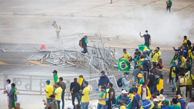Interventor diz que há indícios de que profissionais participaram de ataque aos Três Poderes