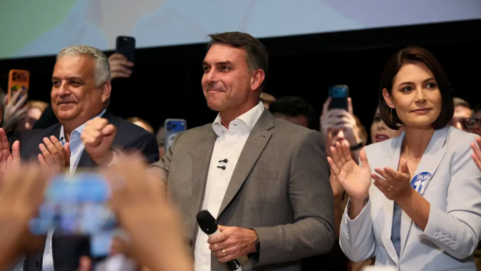 Flávio tem 51,1% e Lula 45,7% das intenções de voto no 2º turno, mostra Atlas