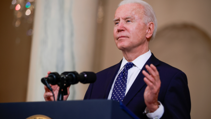 Biden manterá negociações sobre limite da dívida durante viagem ao G7, diz porta-voz da Casa Branca