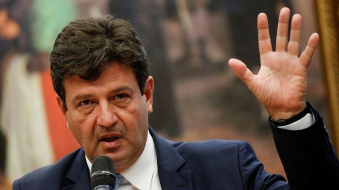 Mandetta avisa equipe do ministério que deve ser demitido até final da semana, dizem fontes