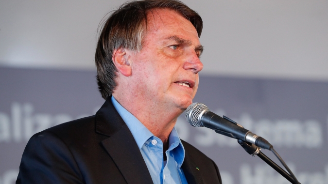 Bolsonaro defende maior concorrência nos combustíveis e quer investigar volume de produção de diesel