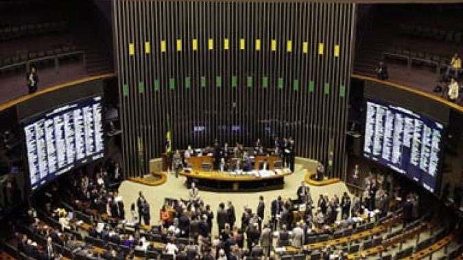 Arcabouço fiscal terá gatilhos de ajuste, mas preservará salário mínimo e Bolsa Família