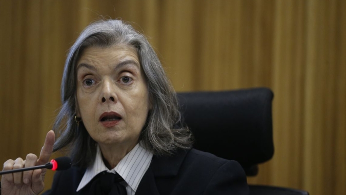 Cármen Lúcia pede que STF julgue queixa contra Bolsonaro que alega genocídio contra indígenas