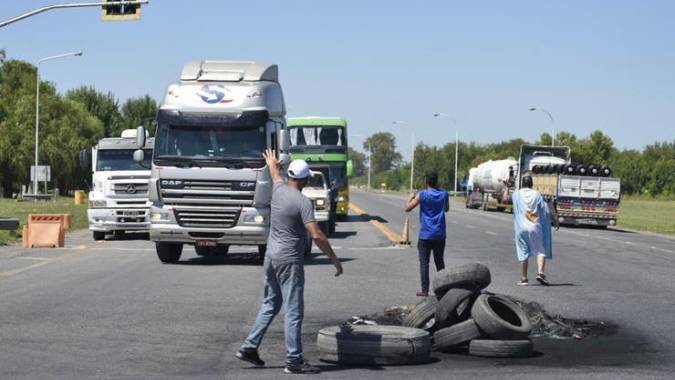 Greve de caminhões na Argentina diminui; fluxo de grãos para portos aumenta