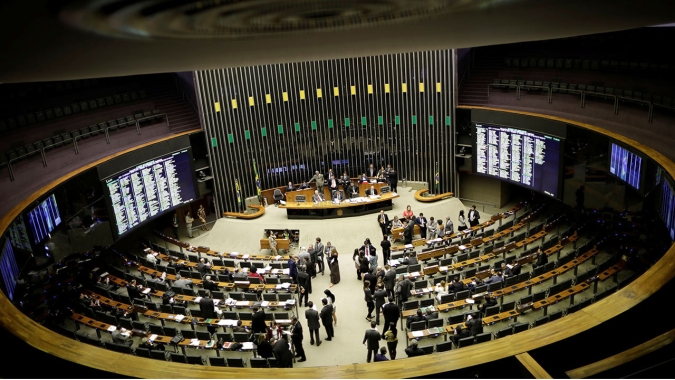 Câmara aprova texto principal de projeto de ajuda a Estados e municípios