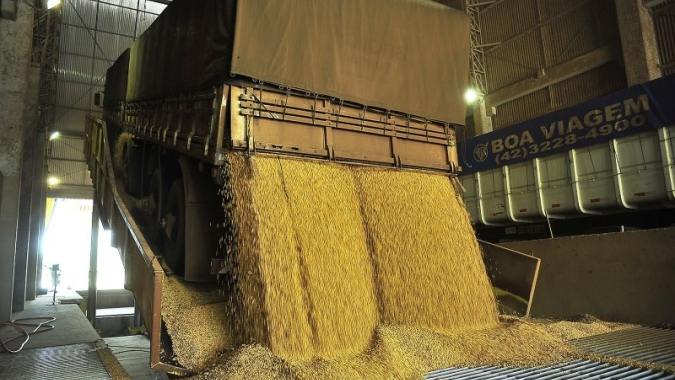 Disponibilidade ainda limitada de soja no Brasil provoca altas comedidas nos fretes