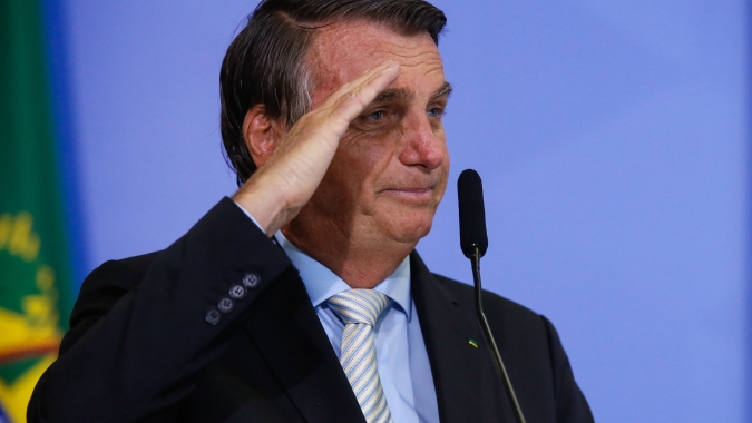 Exército nos dará sustentação para que ninguém ouse ir além da Constituição, diz Bolsonaro
