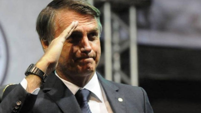 Tendência é voto impresso ser rejeitado na comissão por interferência de Barroso, diz Bolsonaro
