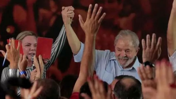 Reuters: Gleisi convida oficialmente MDB e PSD para participarem de transição