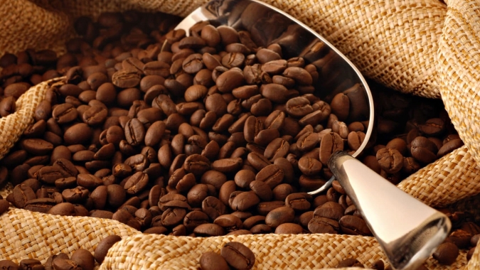 Mercado do café trabalha em lados opostos nas bolsas internacionais na manhã desta 3ª feira (25)