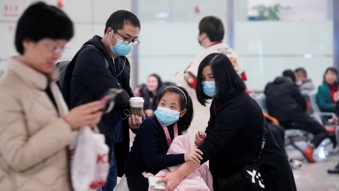 Japão e EUA retiram cidadãos da China; número de mortos por vírus vai a 132