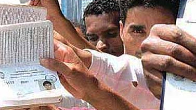 Desemprego cai a 12,1% no trimestre encerrado em outubro e retoma patamar pré-pandemia, diz IBGE